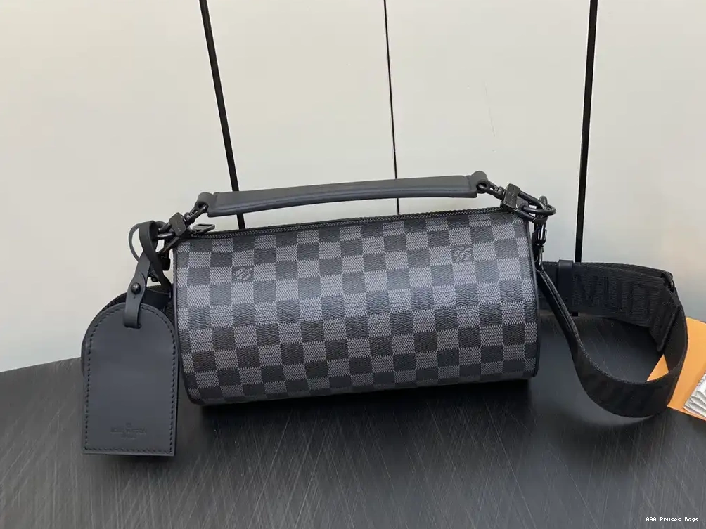 AAA Pruses Bags Soft VUITTON LOUIS Polochon PM 0630